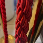 Separador de Fila Dorado 95 cm | Poste con Cuerda Roja - Imagen 5